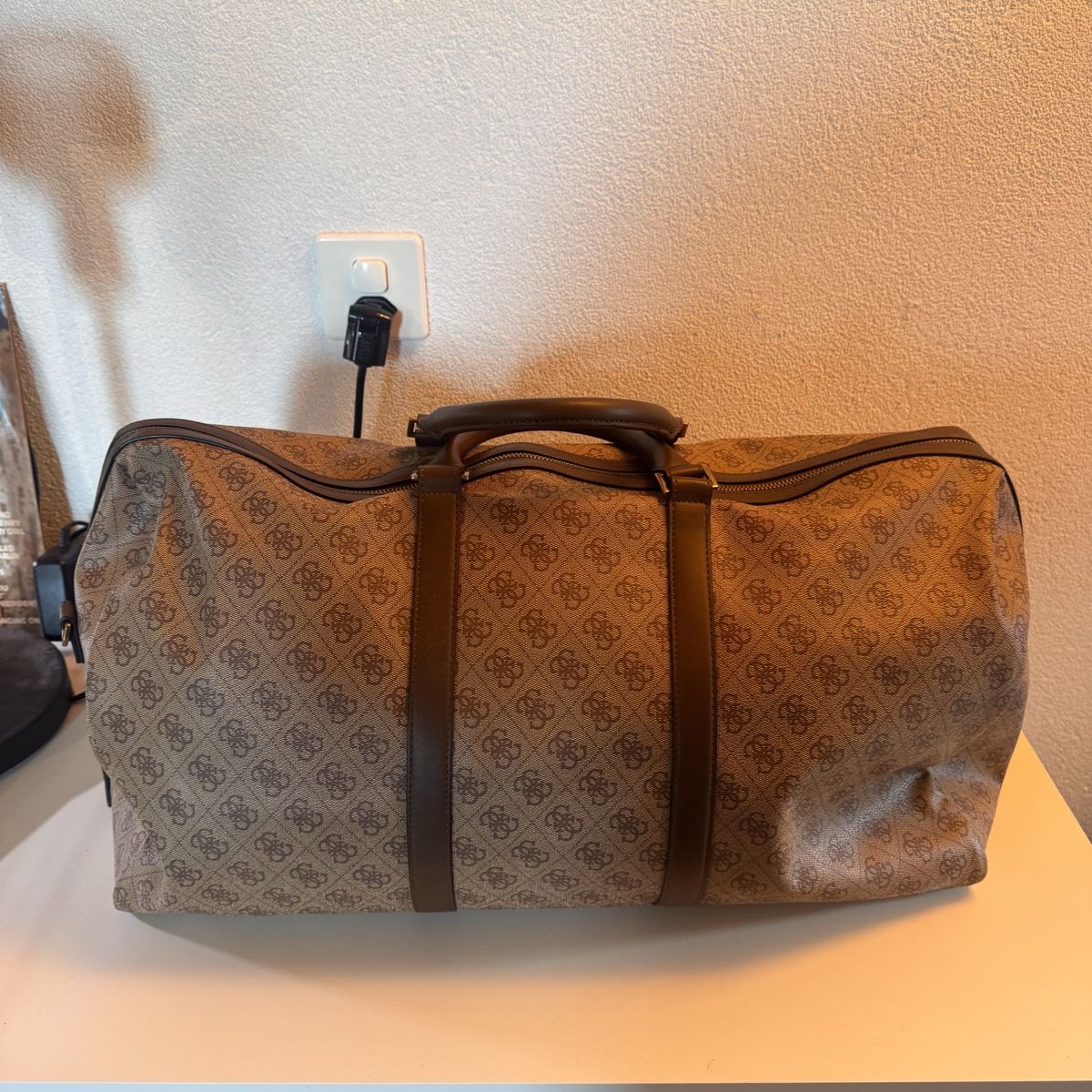 Guess Borse: Guess reisetasche braun mit Muster – Usato da Aeschi b. Spiez venduto da sch_nyv9 1