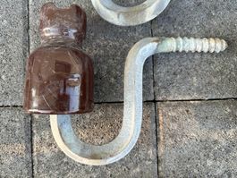 Wunderschöner Porzellan Isolator Glöggli mit Haken Strommast