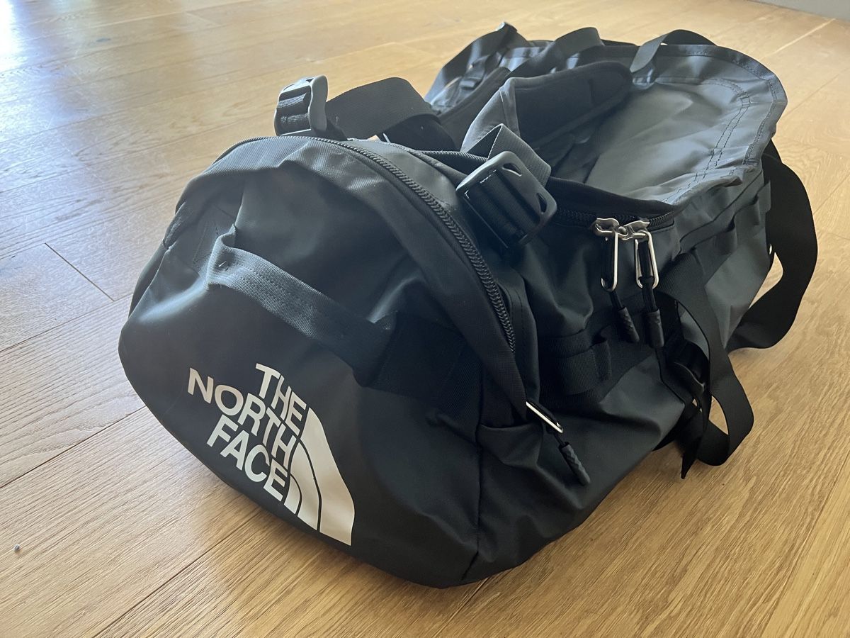 North Face Borse: North Face Tasche Duffel Bag – Usato da Niedergösgen venduto da Lifestyle-85