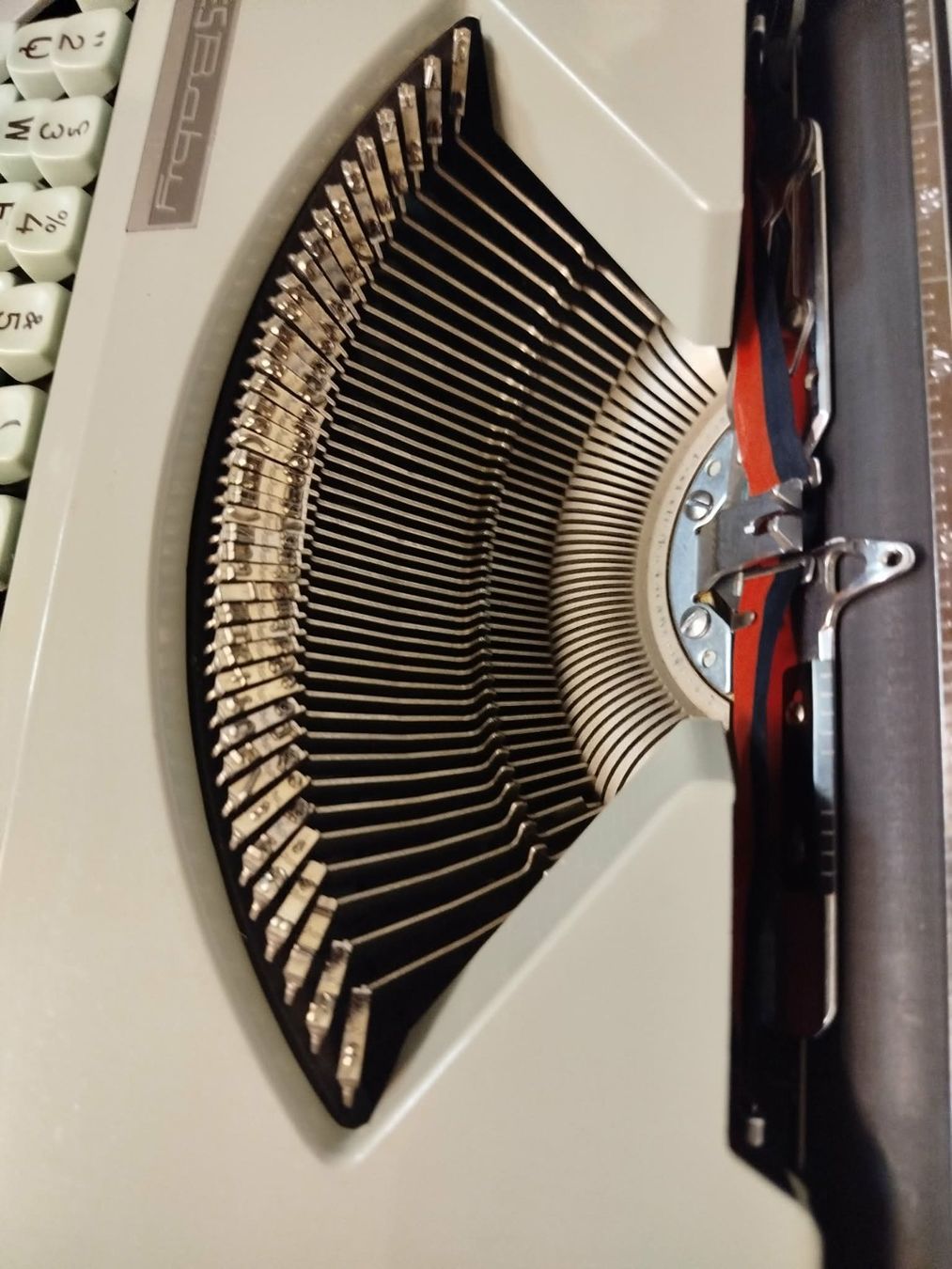 Hermès Macchine da scrivere: Machine à écrire HERMES Baby – Usato da La Chaux-de-Fonds venduto da Emmaus2300CDF 6