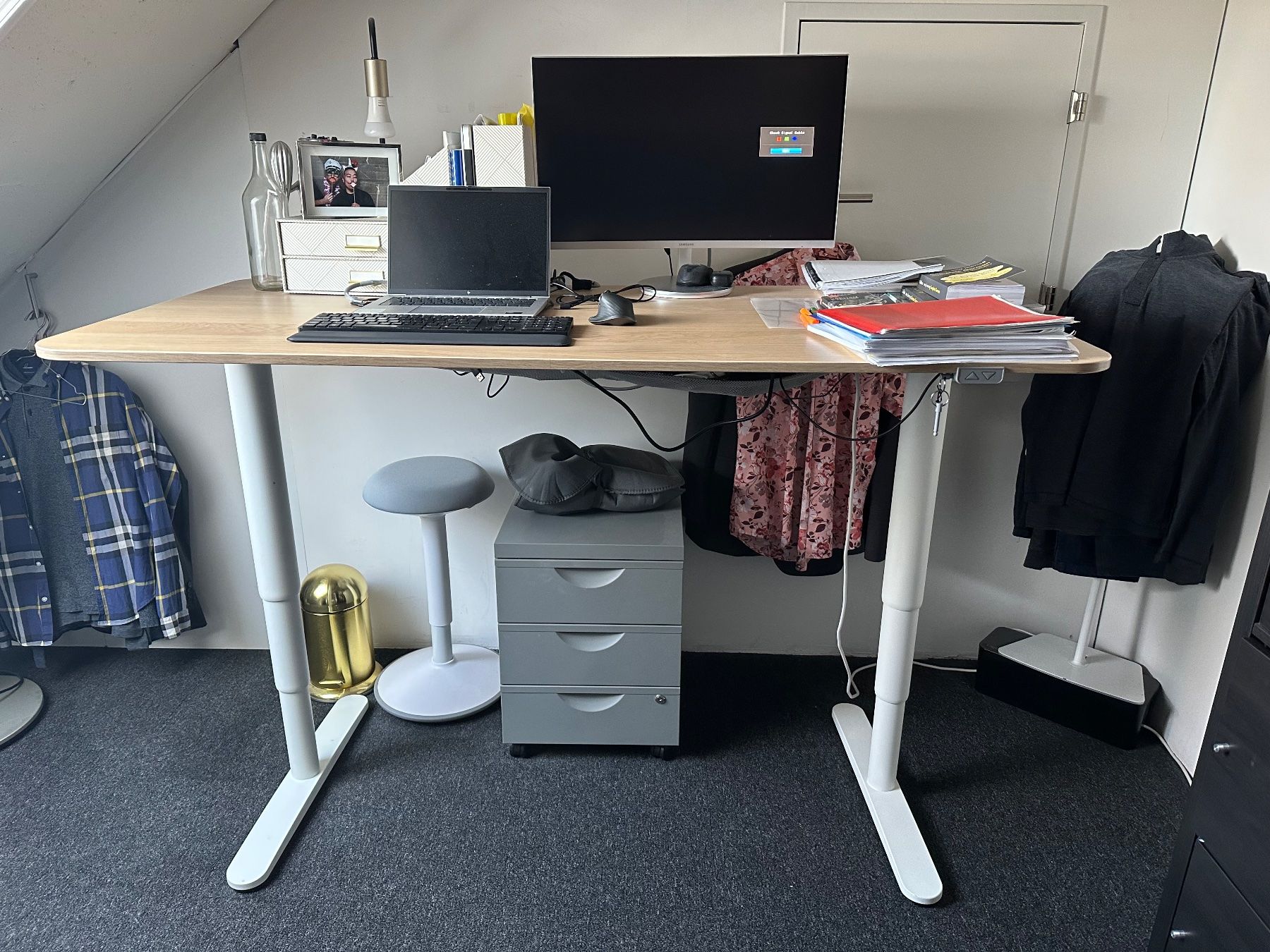 Ikea Bureaux: IKEA Adjustable Sit-Stand Desk - Home Office – D'occasion à Obfelden par Luzerner01