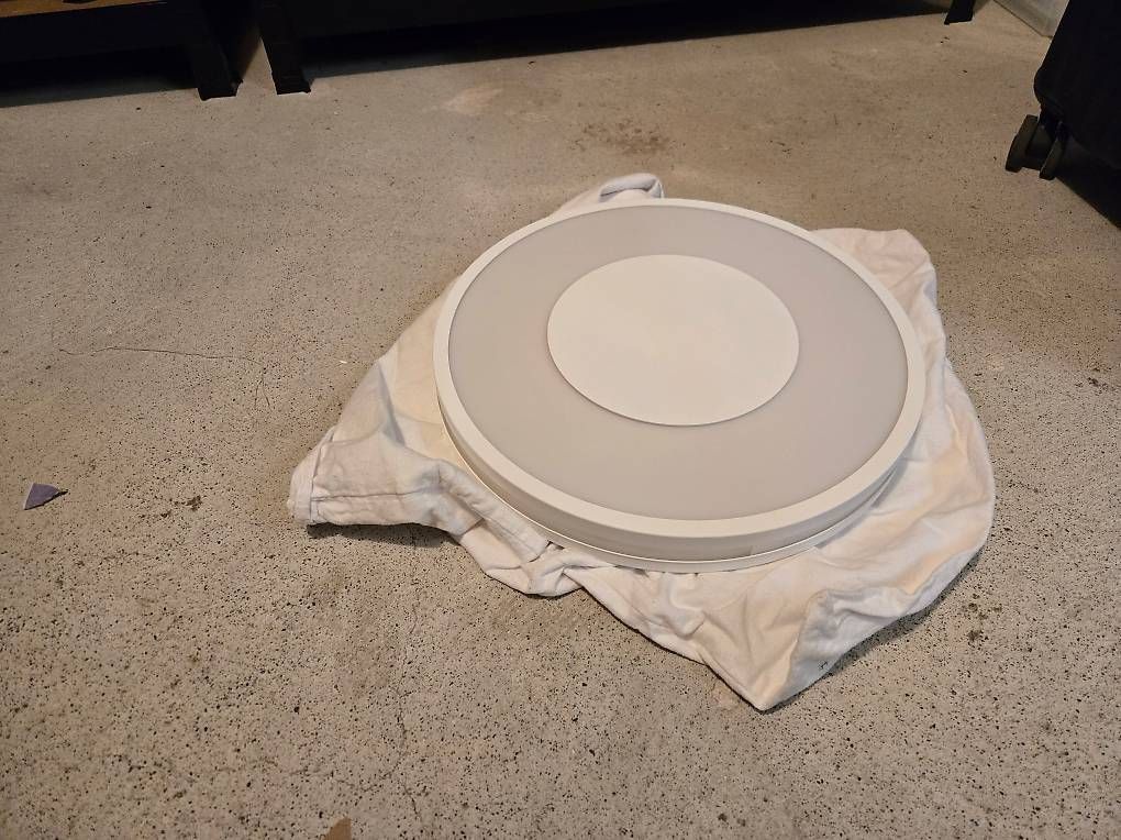 Lustres & lampes de plafonds: Philips Hue Being Basis BT – D'occasion à Uetikon am See par Deia 1