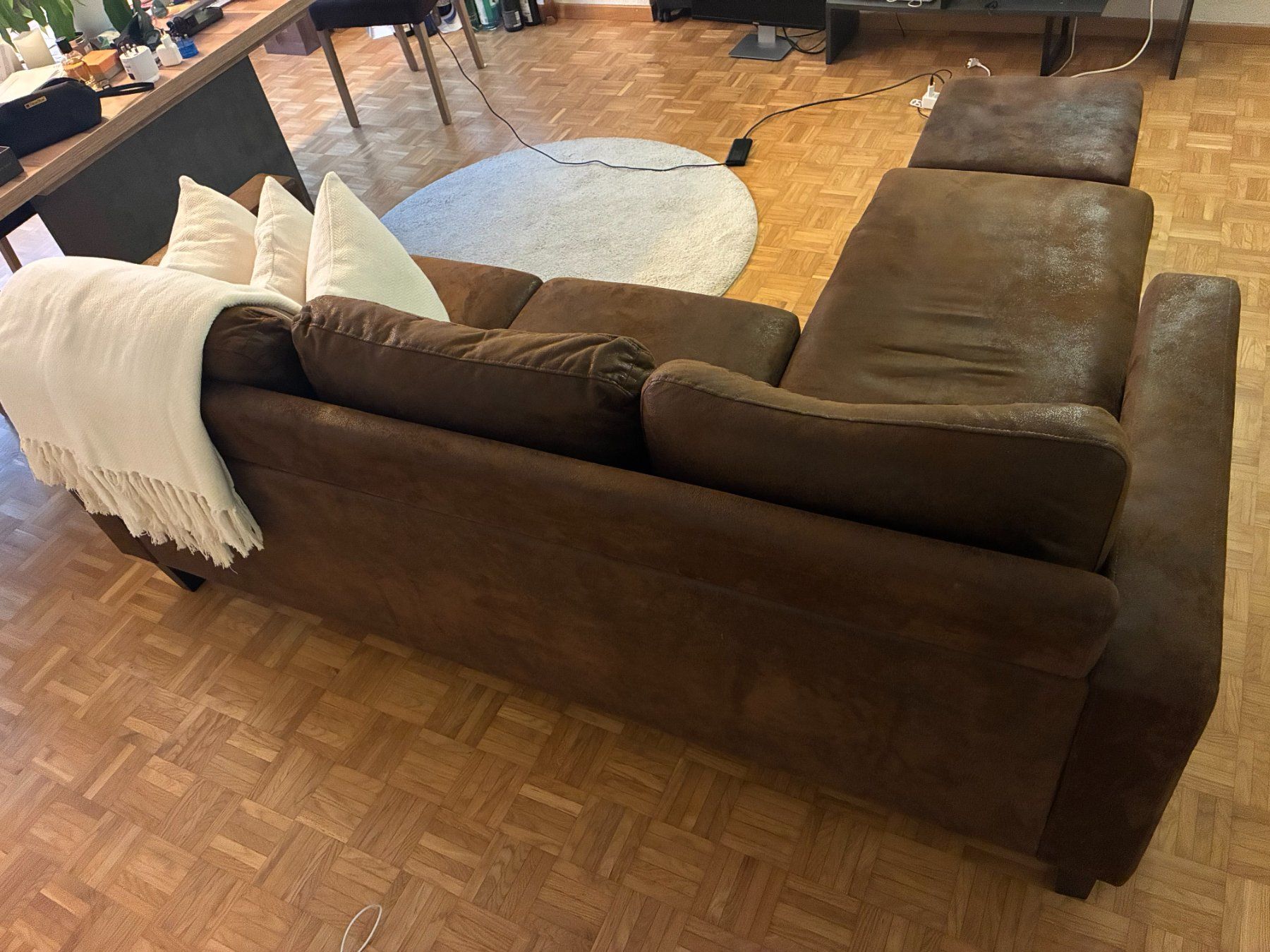 Conforama Sofas: Wohnzimmer Sofa (Braun) + Hocker – D'occasion à Zürich par rko_mxc9 3