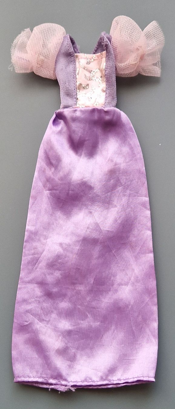 Bambole: Robe pour Barbie – Usato da Couvet venduto da Pioune