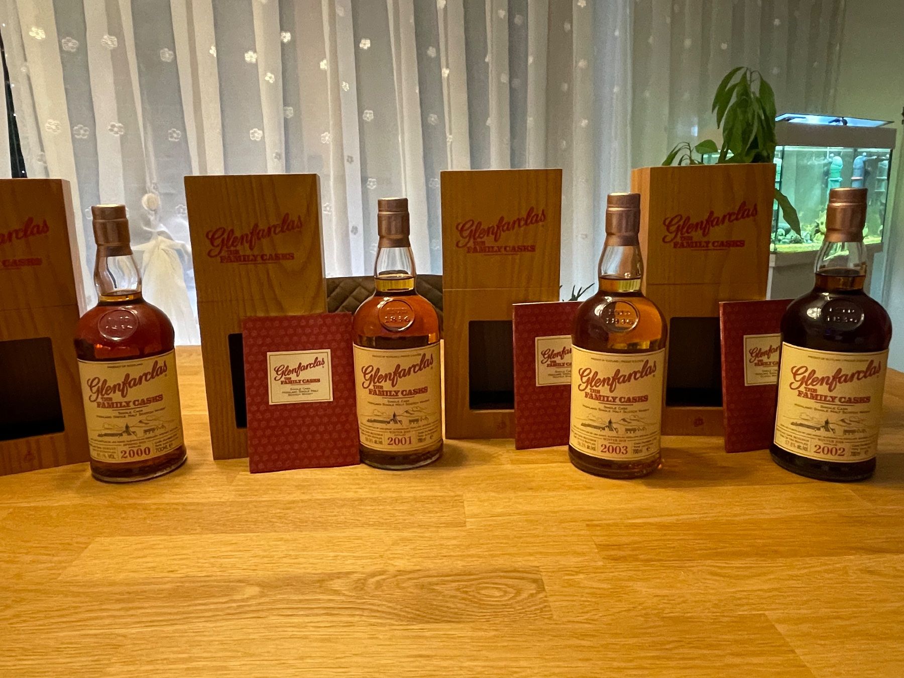 Glenfarclas Bevande alcoliche: Glenfarclas Family Casks 2000/2003 – Nuovo e nell'imballaggio originale da St. Moritz venduto da cas_w97x