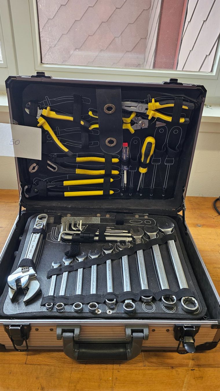 Tutti gli attrezzi: Werkzeugkoffer TOOLBOX inkomplett – Usato da Diessenhofen venduto da Osio