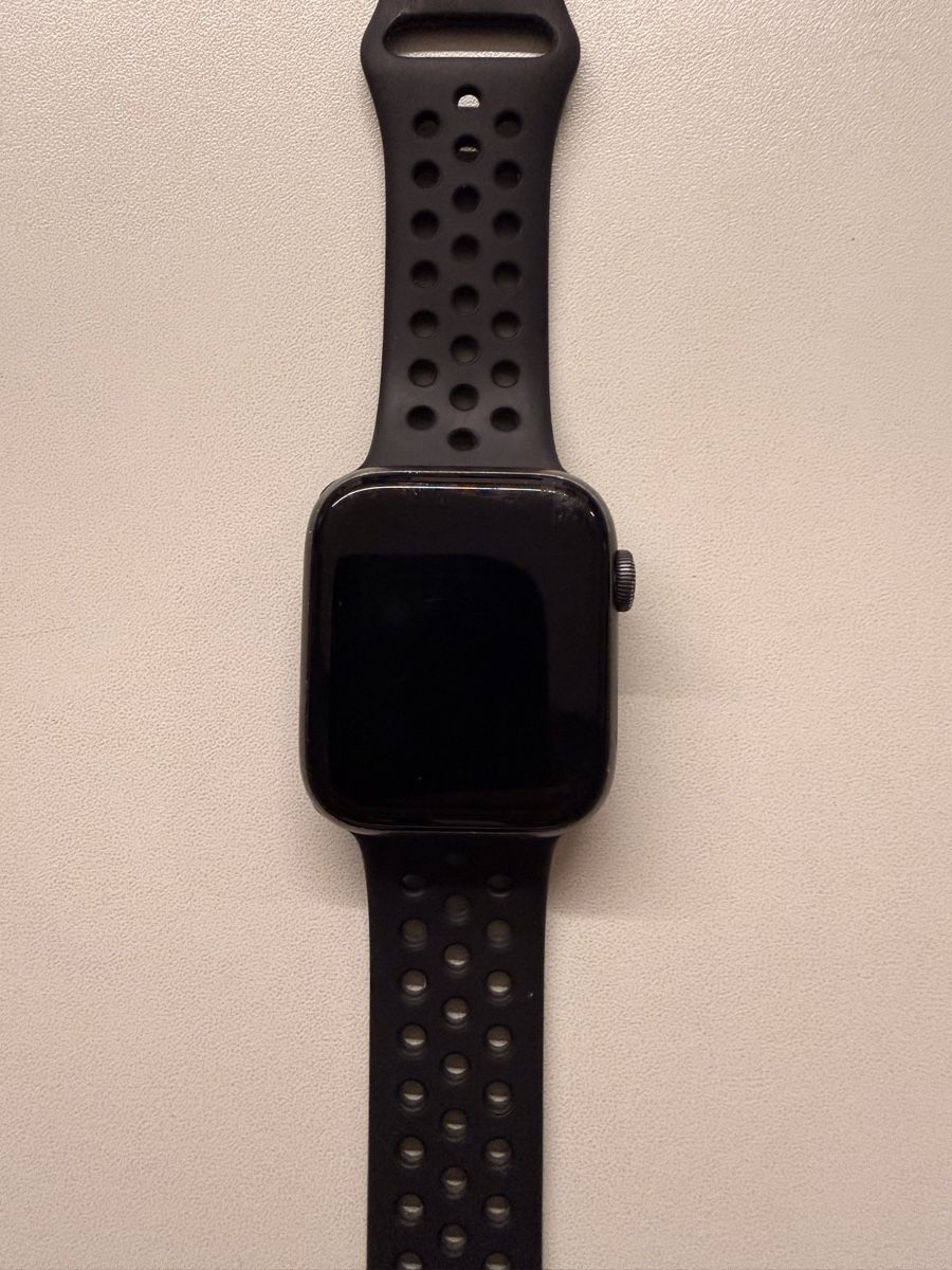 Apple Smartwatch: Apple Watch Series 5 - 44mm -Schwarz – Usato da Buchs SG venduto da Alpenseller