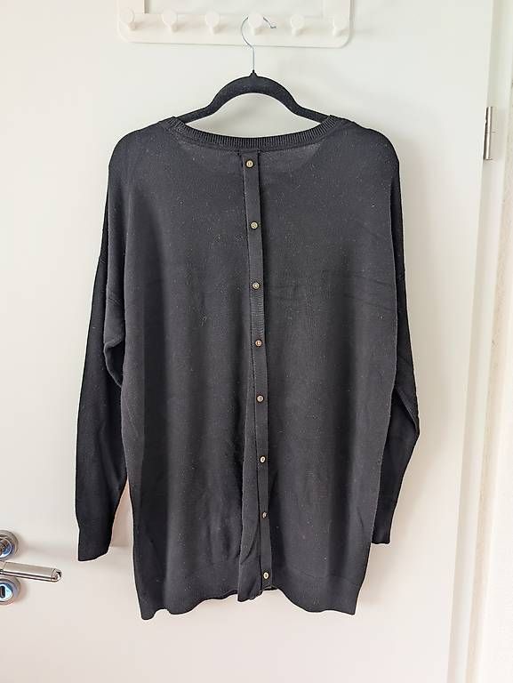 Maglioni & Felpe: Schwarzes Langarmshirt – Usato da Erschwil venduto da andora00