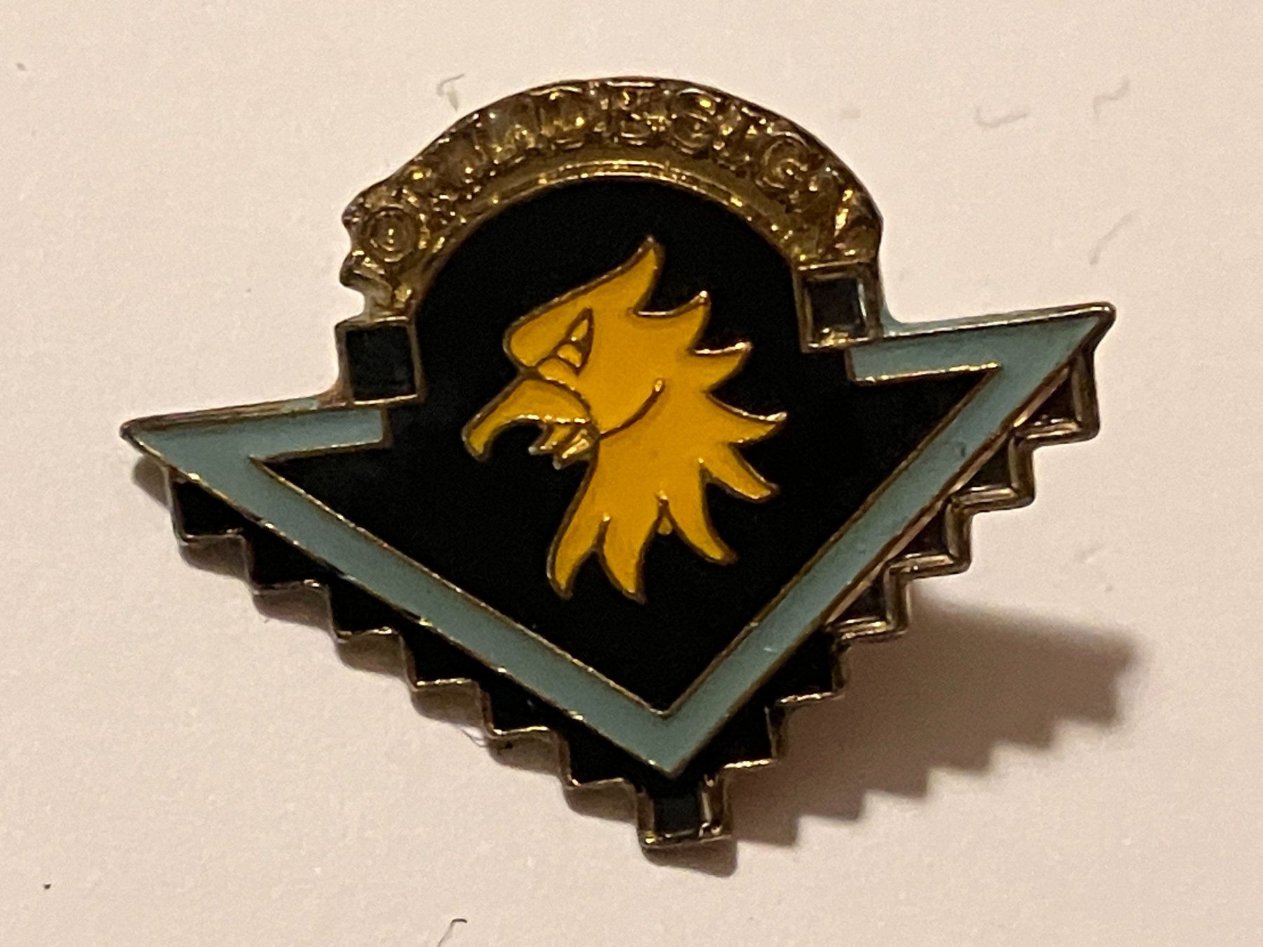 Placchette & Badge: 1 Pin Johl Design – Usato da Basel venduto da djwwpp