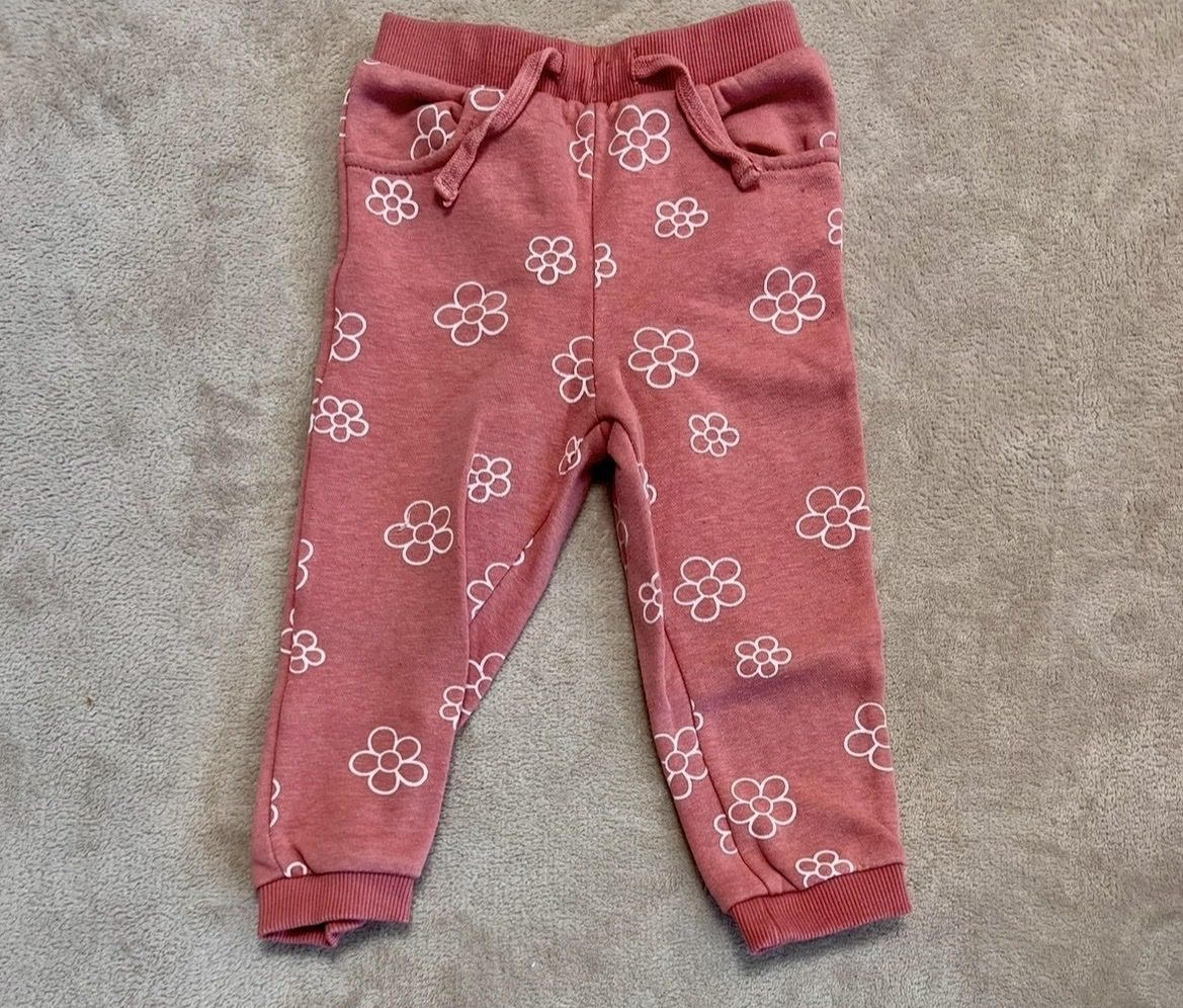 Pantaloni: Trainerhose rosa mit Blumen, Grösse 92 – Nuovo (secondo la descrizione) da Rotkreuz venduto da maracaibo1991