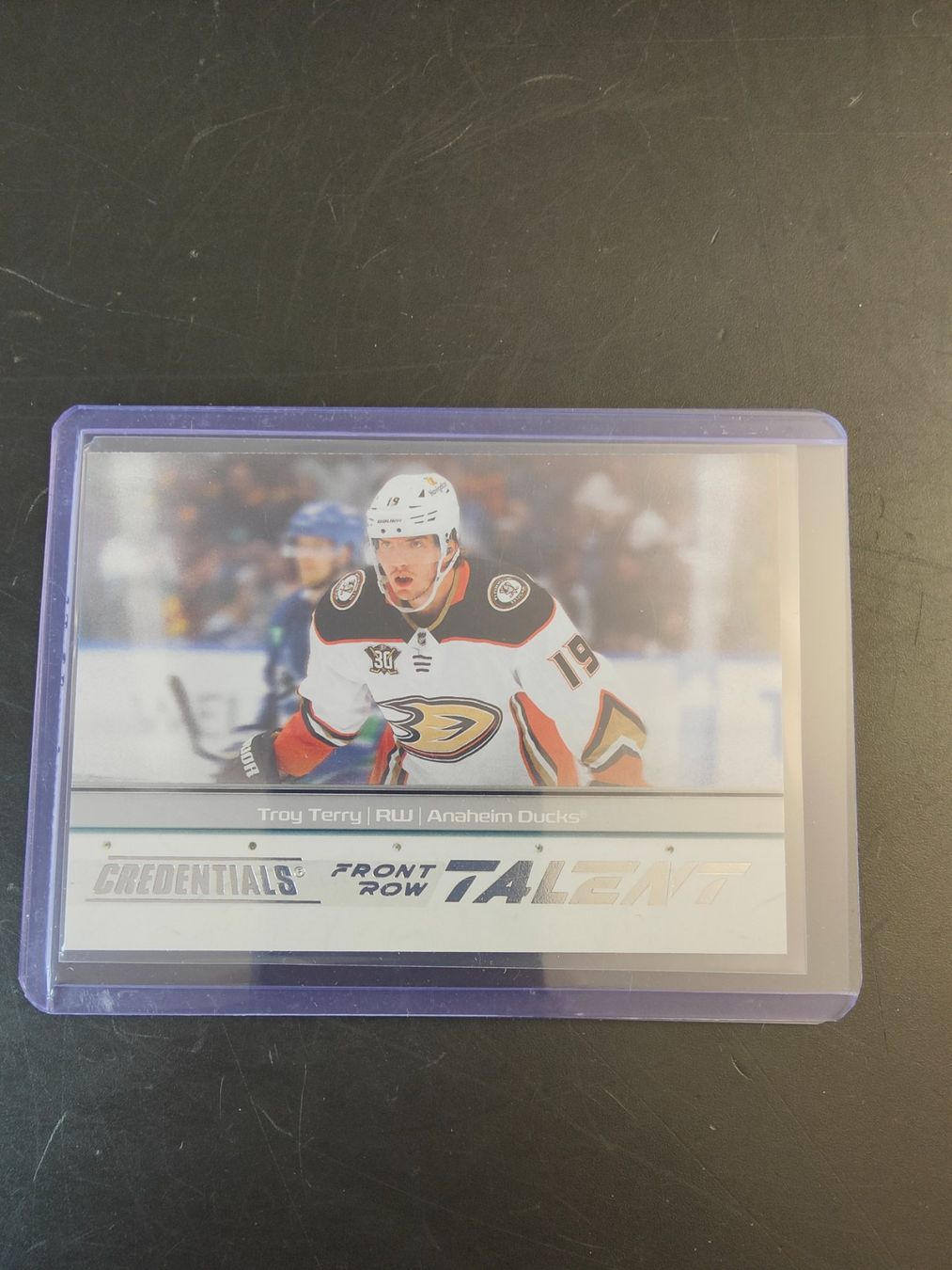 Carte collezionabili: Troy Terry Anaheim Ducks Credentials Front Row Talent – Usato da Wangen SZ venduto da Sasch3