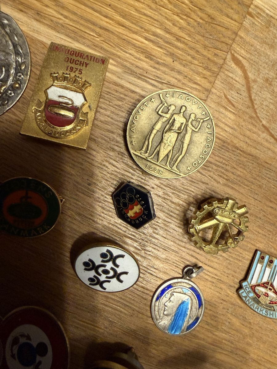 Placchette & Badge: Lot Pin Broschen Anhänger Abzeichen – Usato da Goldach venduto da Donpancho 4