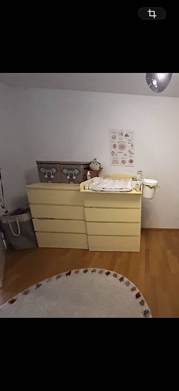 Tables à langer & accessoires: 2x IKEA MALM Kommode mit Wickelaufsatz  gelb – D'occasion à Zürich par egz_6tnp
