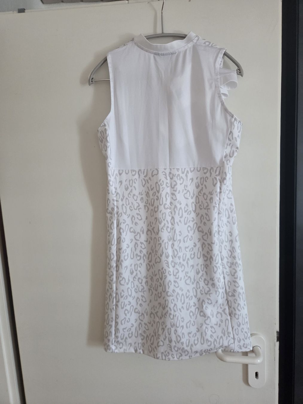 Lindeberg Vestiti: Damenkleid Golf Leomuster weiss Grösse M – Usato da Brugg AG venduto da EstherH04 1