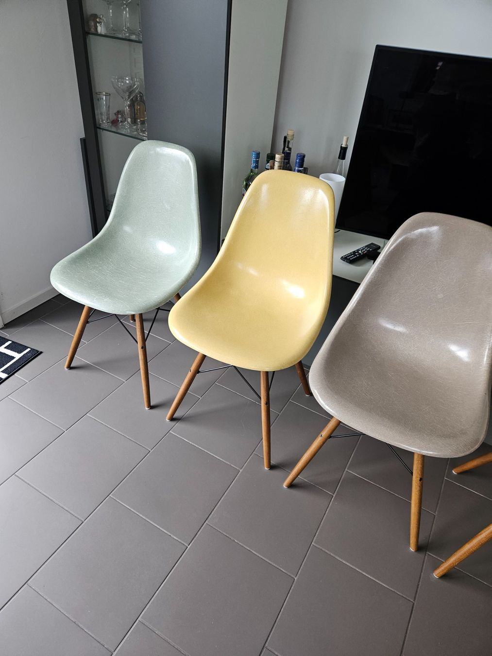 Herman Miller Stühle: Eames / Herman Miller / Vitra fiberglas – Gebraucht aus Zürich von Lukasz 1