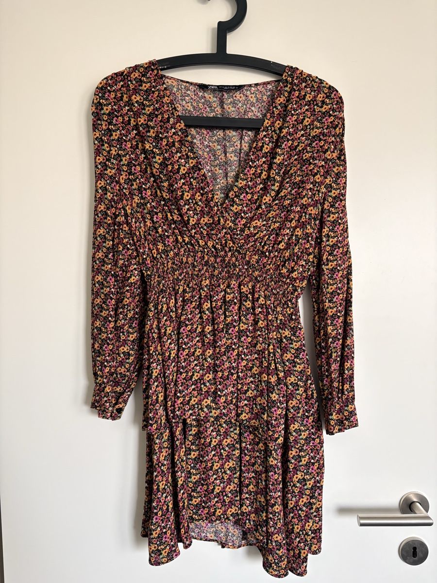 Zara Vestiti: Zara Kleid, Grösse M, Blumenmuster – Usato da Münchenstein venduto da Miresolese