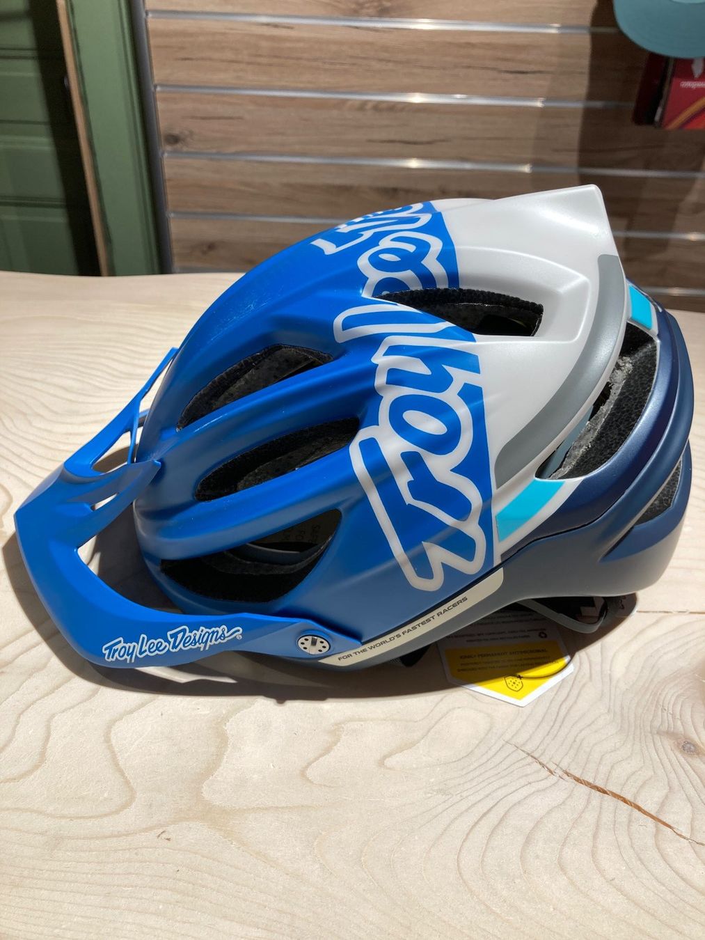 Troy Lee Caschi: Troy Lee A2 Helm Mips Silhouette Blue, Small – Nuovo (secondo la descrizione) da Lauterbrunnen venduto da Imboden-Bike 1