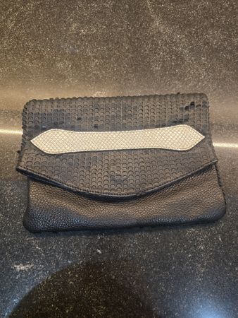 Clutch in Schwarz Leder