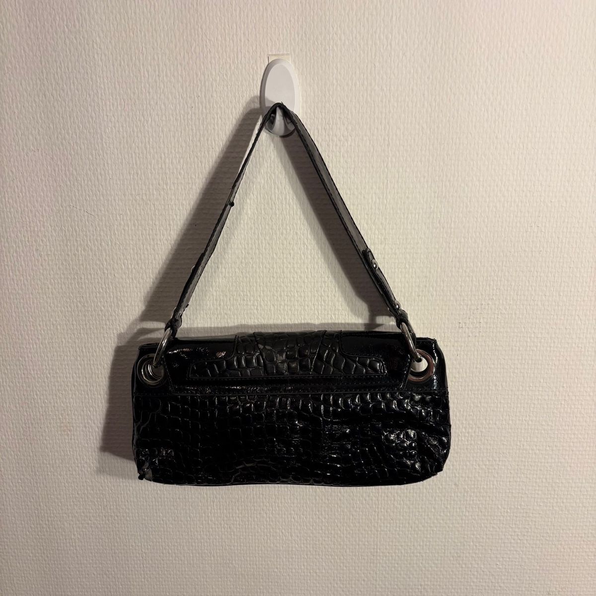 Guess Borse: Guess Vintage Bag (Black) – Nuovo (secondo la descrizione) da Bern venduto da gia_jqj7