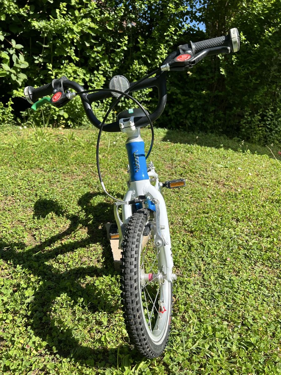 Woom 2 Kindervelo, 14 Zoll, Blau, guter Zustand (Gebraucht) in Aesch BL fr  CHF 220  nur Abholung auf Ricardo kaufen