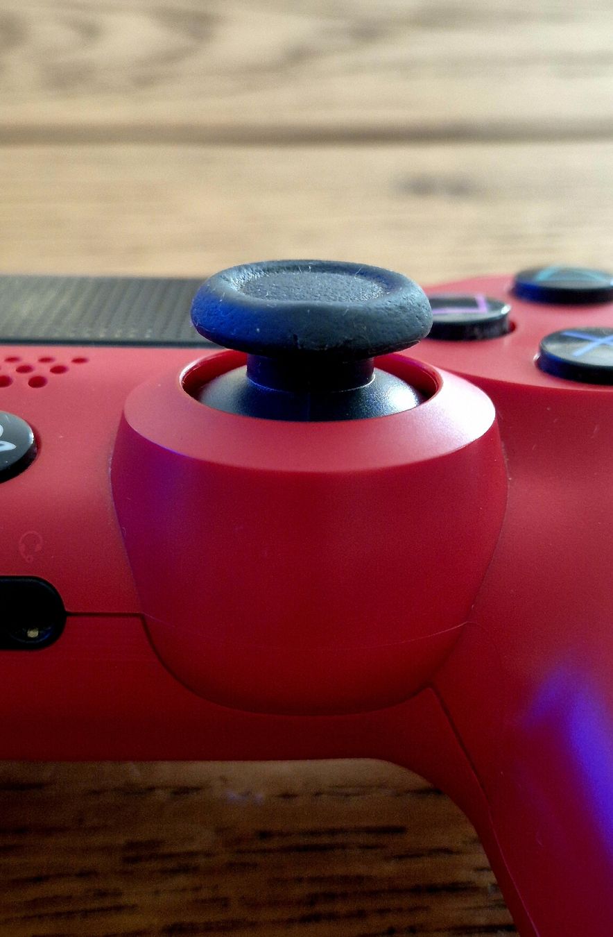 Sony Controller: Sony PS4 DualShock 4 V2 Controller Rot – Usato da Au SG venduto da KonsoleWerk 3