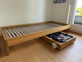 Holzbett mit Bettkasten der Marke Minimöbl und Lattenrost