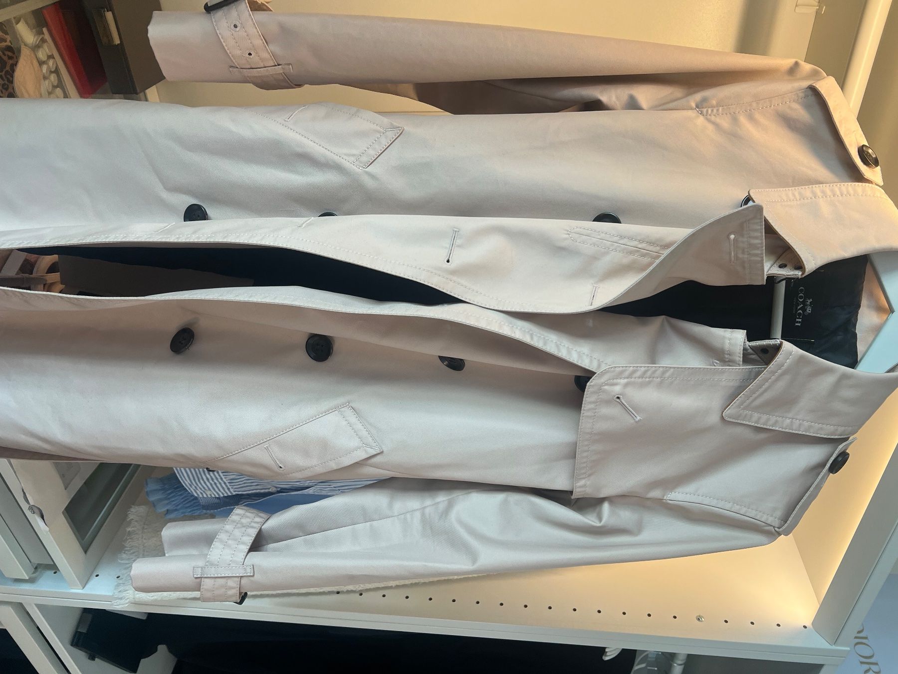 Coach Cappotti: Rosa Trenchcoat von Coach – Nuovo (secondo la descrizione) da Binz venduto da nca_9py8