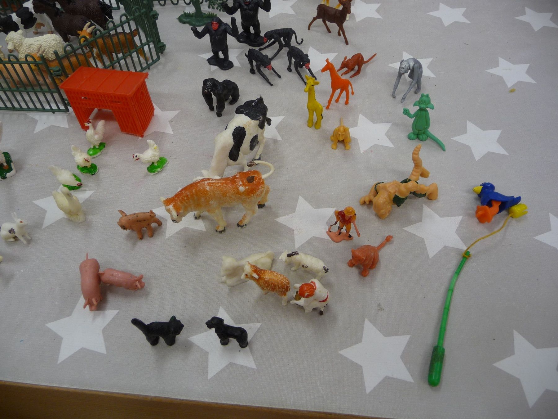 Statuette: alte Plastikfiguren evtl. Ü-Ei Figuren? – Usato da Rafz venduto da Powacaddy 6
