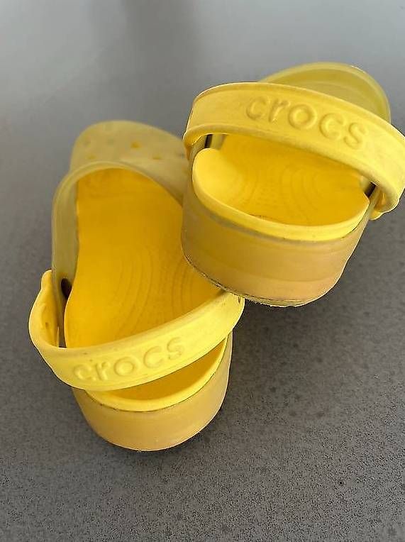 Scarpe da uomo: Crocs gelb Gr. 34-35 – Usato da Oberrohrdorf venduto da Augustus5 1