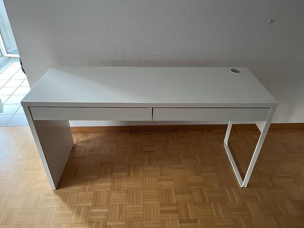 Schreibtische: Ensemble Ikea bureau MICKE blanc + chaise NILSOVE rotin – Gebraucht aus Neuchâtel von quentin_g 1