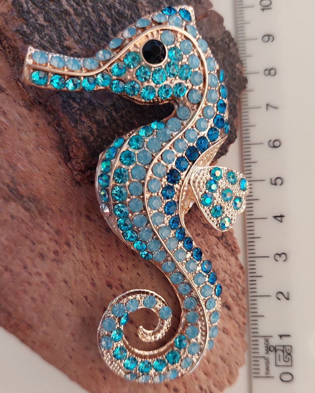 Broschen & Nadeln: Hübsche Seepferdchen Brosche mit Strass in Goldoptik – Neu (gemäss Beschreibung) aus Oberwil BL von Hunajakakku 8