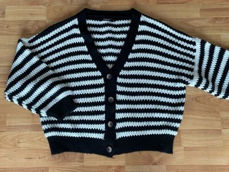 Strickjäckli schwarz- Weiss, Grösse S,
