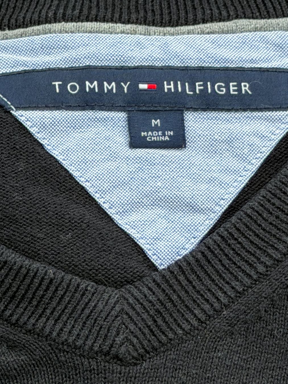 Tommy Hilfiger Maglioni & Felpe: TOMMY HILFIGER Pullover schwarz – Usato da Volketswil venduto da laszou 1