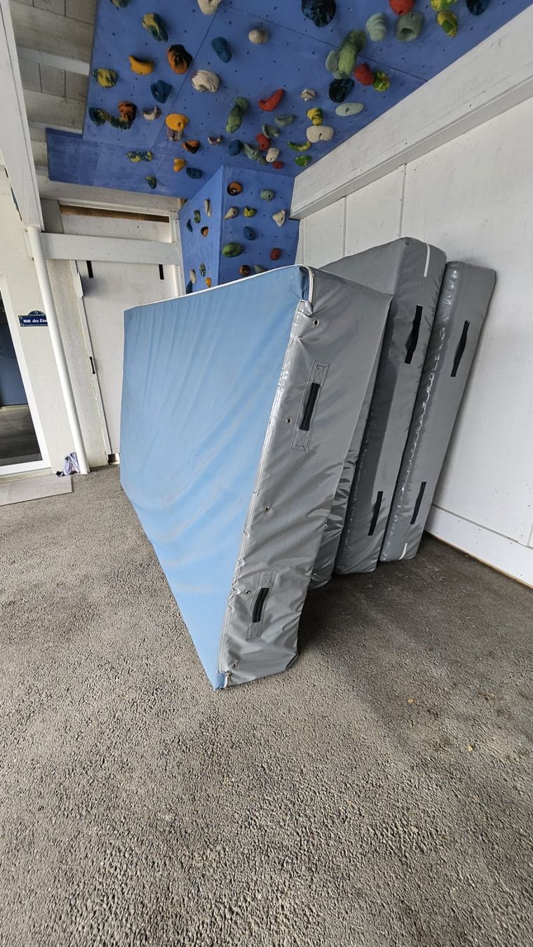 Pareti & prese d'arrampicata: Mur escalade bloc avec prises et matelas – Usato da Alle venduto da jec 4