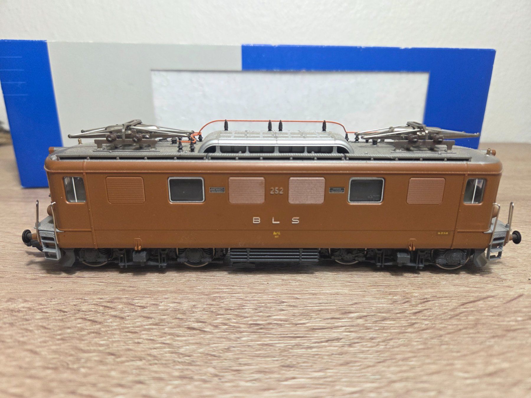 Roco Modellini di ferrovie: Roco 69883 E-Lok 252 BLS Digital H0 – Usato da St-Aubin-Sauges venduto da Lo_Go 1