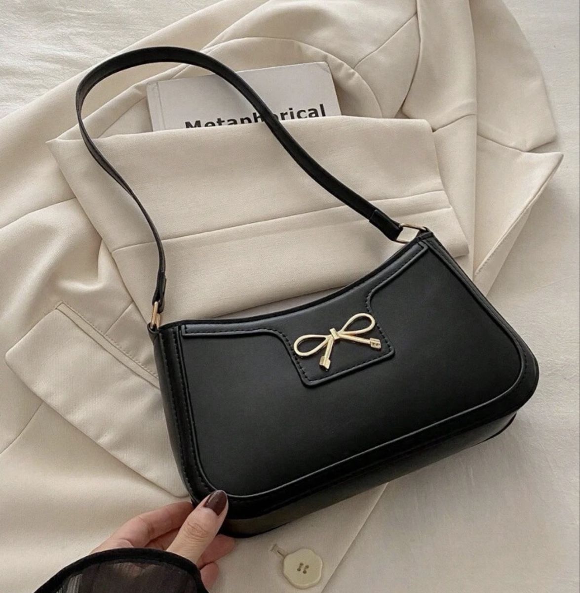 Taschen für Damen: Sac à main noir avec nœud doré neuf – Neu (gemäss Beschreibung) aus Auvernier von big_7srg