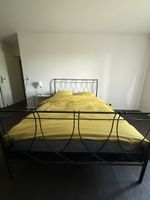 Schönes schwarzes Metallbett / Eisenbett im Vintage-Stil  