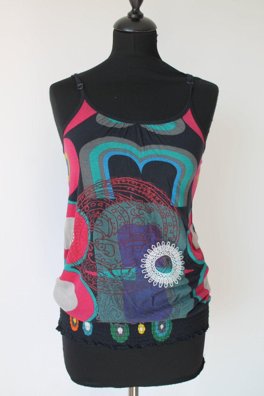 Desigual Top: Top DESIGUAL taille S – Usato da Chez-le-Bart venduto da jasse