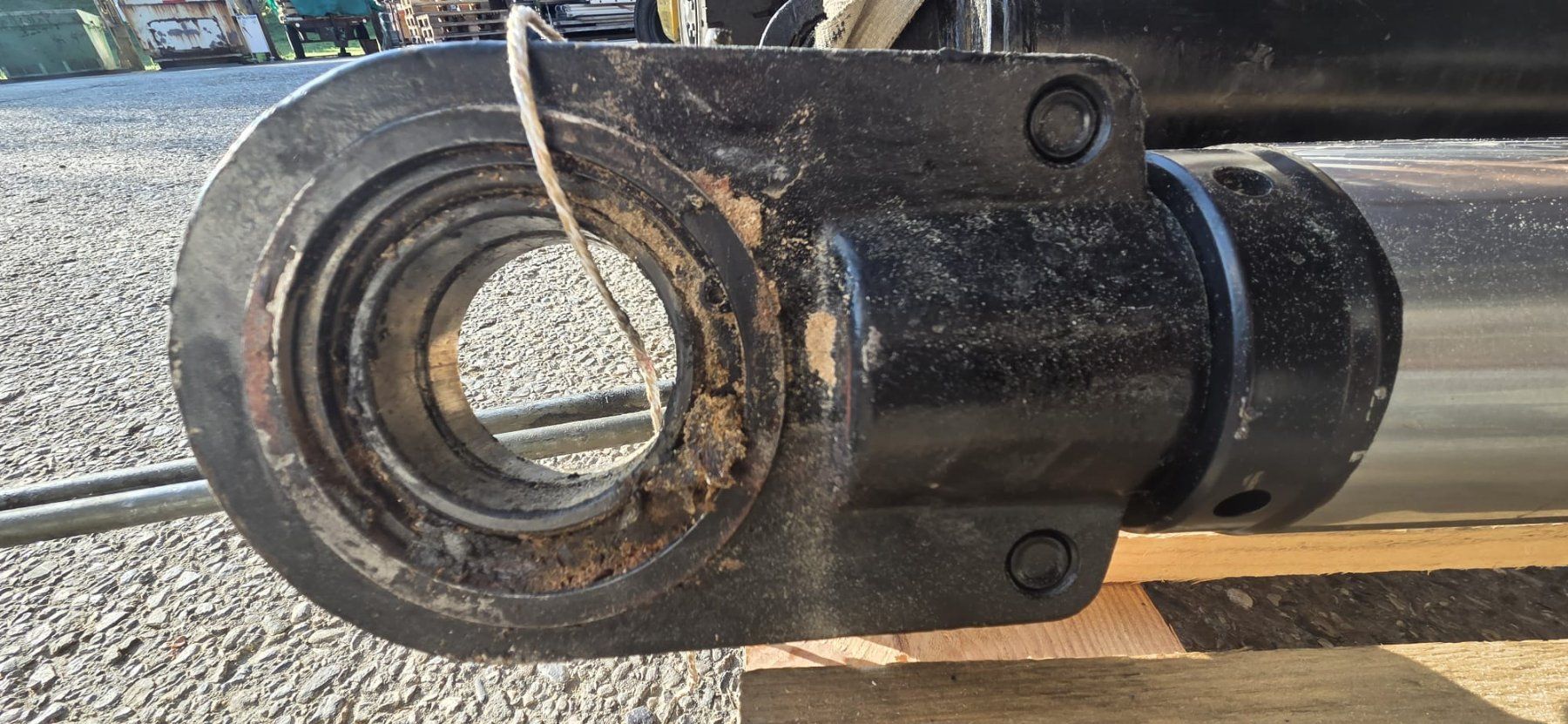 Altri prodotti elettronici: 2 Vérins hydrauliques avec agrégat – Usato da Riaz venduto da J.piller 6
