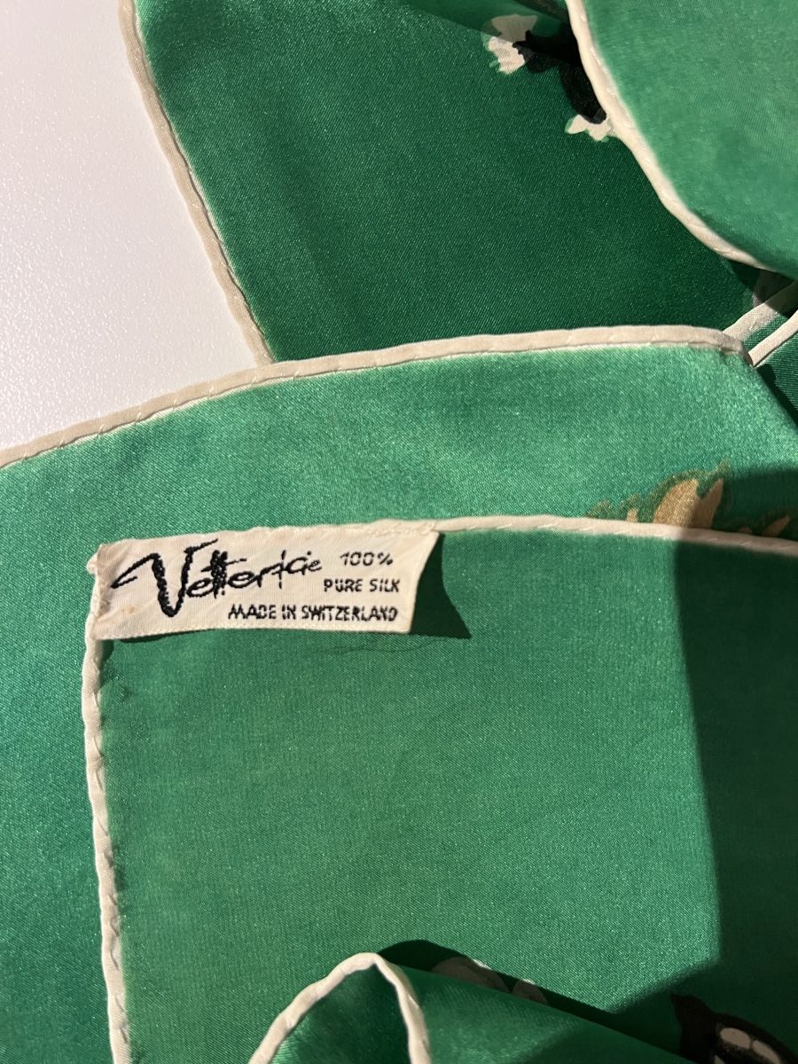 Foulard & Sciarpe: Foulard en soie  – Usato da St-Pierre-Clages venduto da ste_xk6p 6