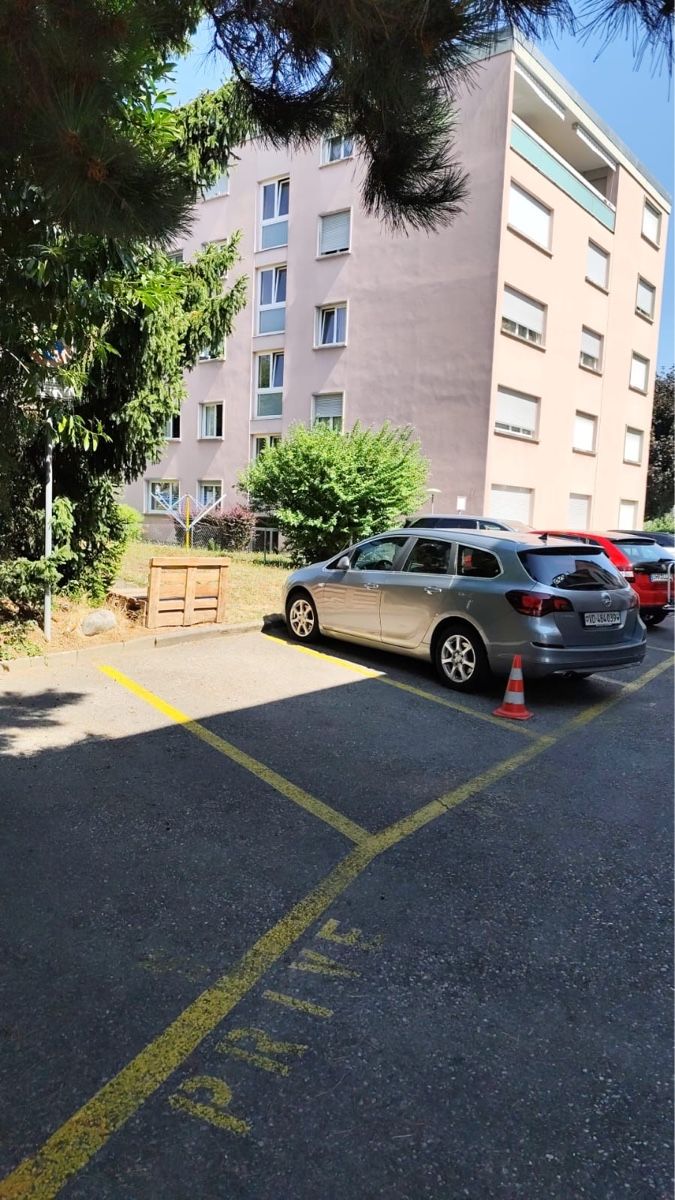 Dienstleistungen & Reparaturen: Place de parque 1020 Renens – Gebraucht aus Marin-Epagnier von noa_tt8t 1