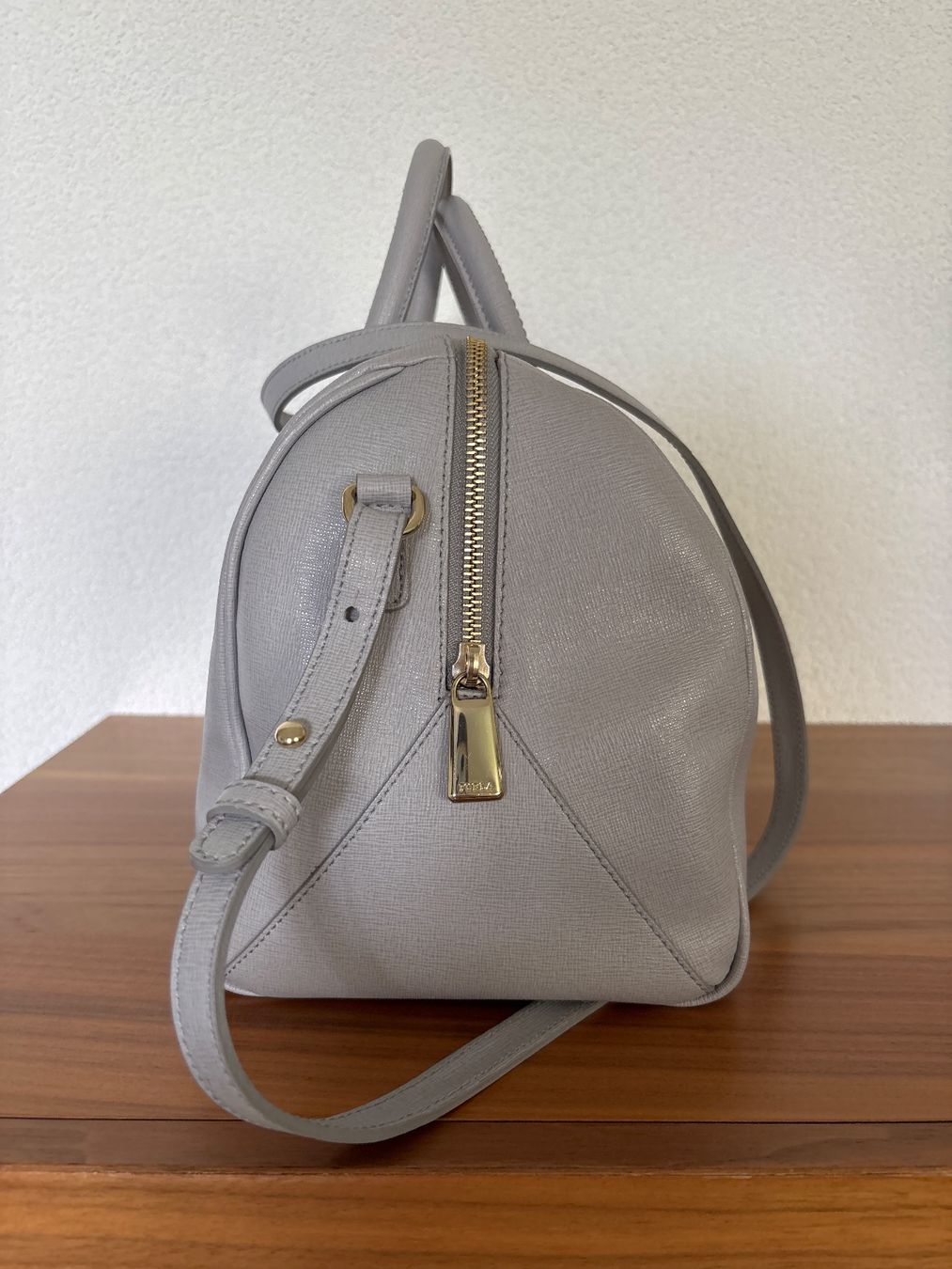 Furla Borse da donna: Wunderschöne Furla Ledertasche in Hellgrau - Top Zustand! – Usato da Tafers venduto da nad_2g7s 4