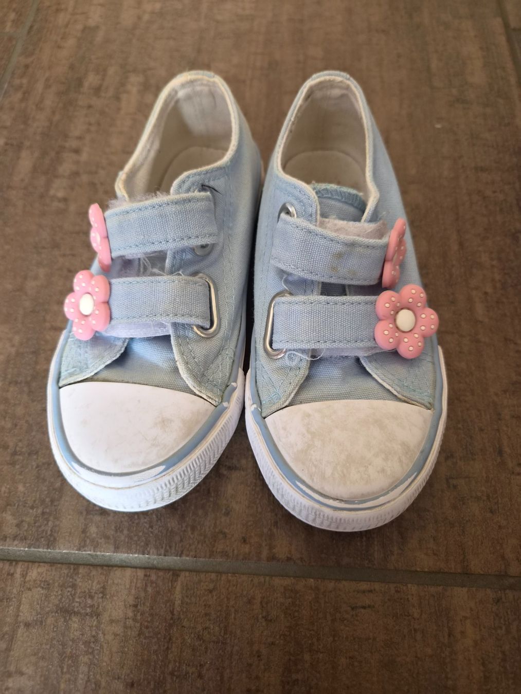 Schuhe für Mädchen: Kinder Sneaker Grösse 25 hellblau mit Blumenmuster – Gebraucht aus Ibach von urs_sl5h