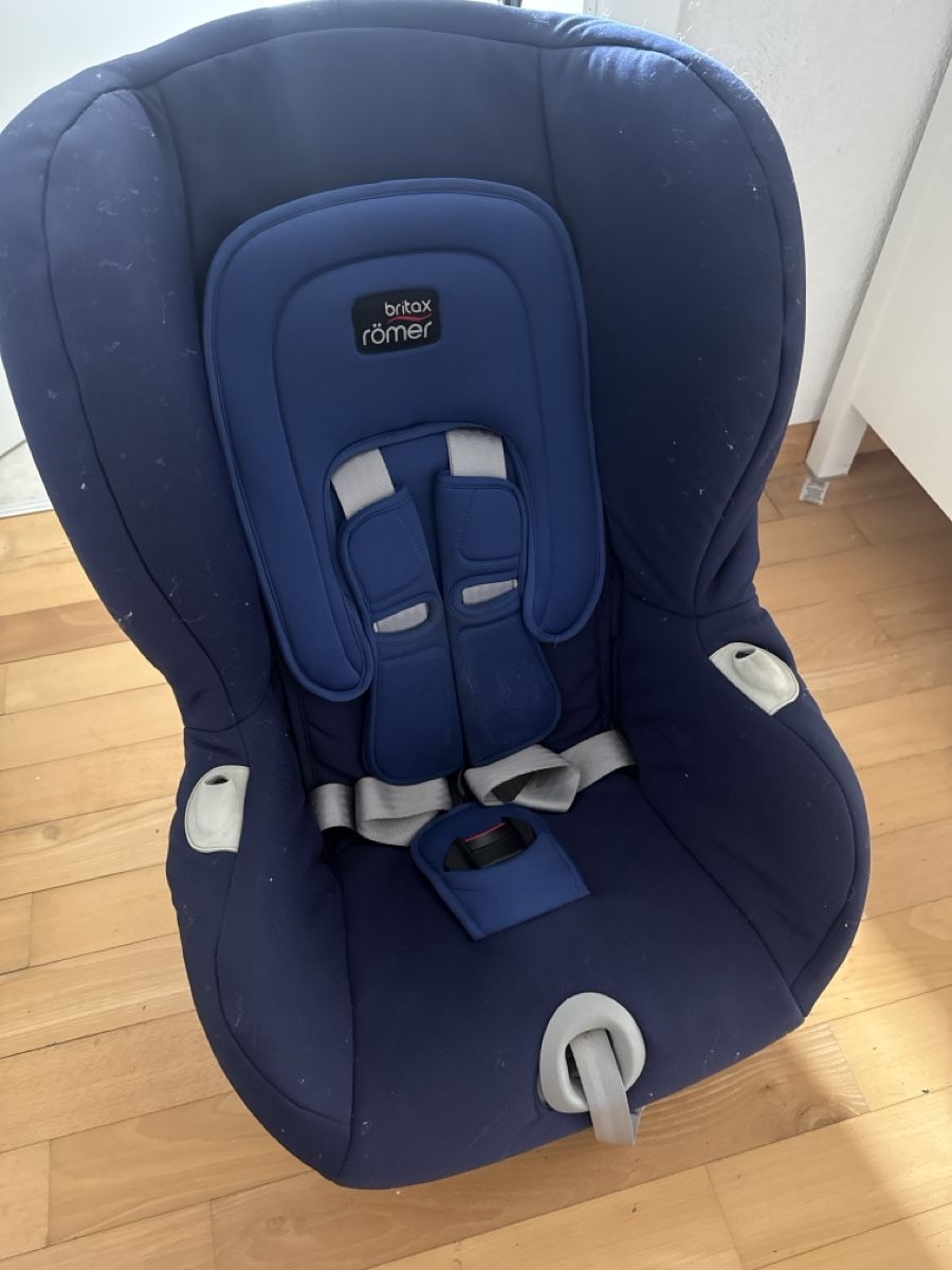 Britax Römer Sièges auto: Römer Britax kindersitz universal 9-18kg – D'occasion à Winkel par Olirickli05