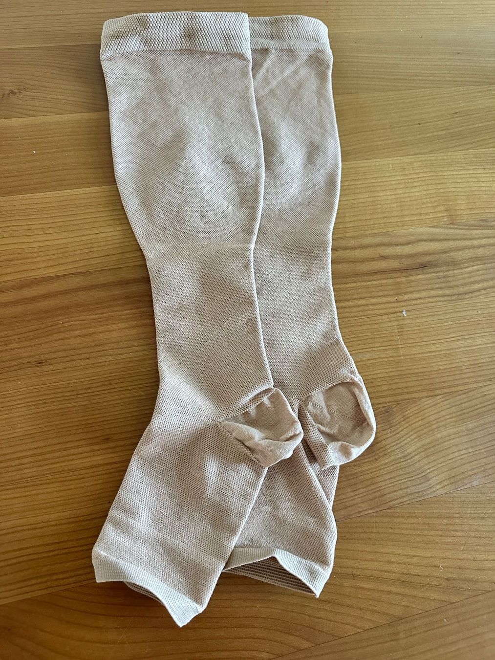 Calze: Sigvaris Kompressionsstrümpfe Small Plus lang beige – Usato da Bülach venduto da Jubet