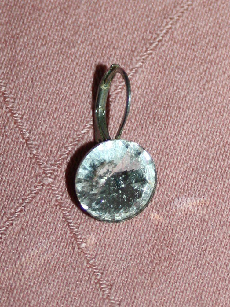 Ohrringe & -stecker: einzelner Ohrring gross Ø 8mm transparent – Gebraucht aus Flüelen von Rosegarden