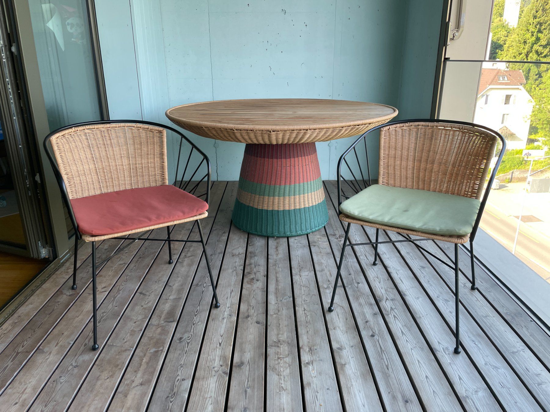 Maisons du monde Tische: Runder Gartentisch + 2 Stühle - Maisons du Monde – Gebraucht aus Zürich von holzhuesler 2