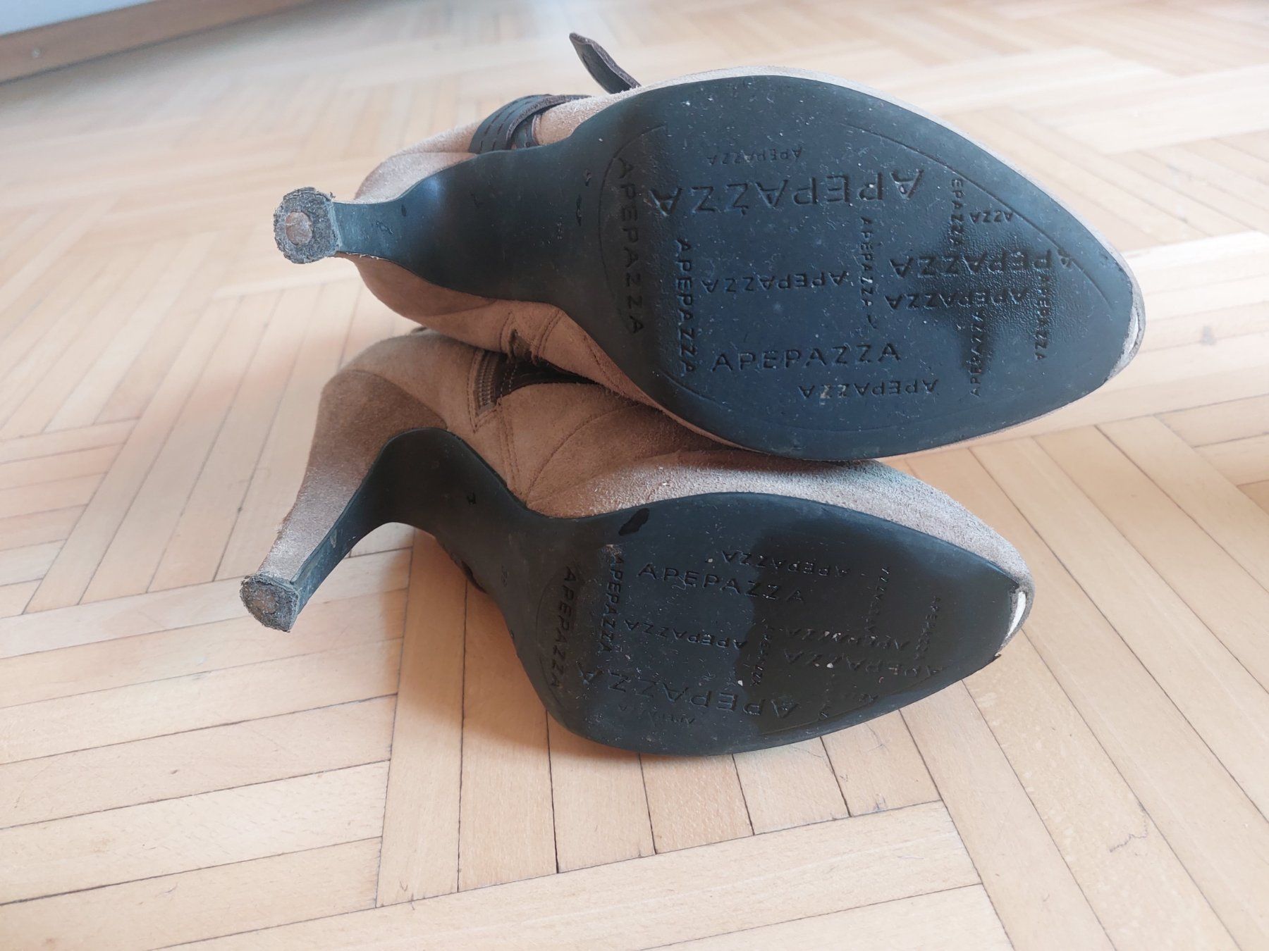 Scarpe da donna: Warme Wildlederstiefeletten Gr. 38 mit Lammfellfutter – Usato da Romanshorn venduto da SwissEnn 4