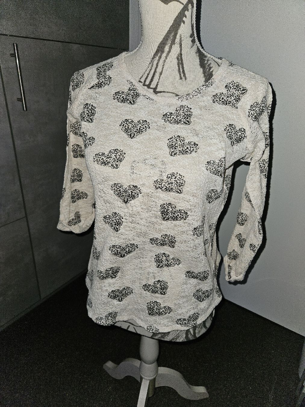 T-shirt: Shirt mit Herzmuster, Grösse S helles beige  – Nuovo (secondo la descrizione) da Anwil venduto da tamoos