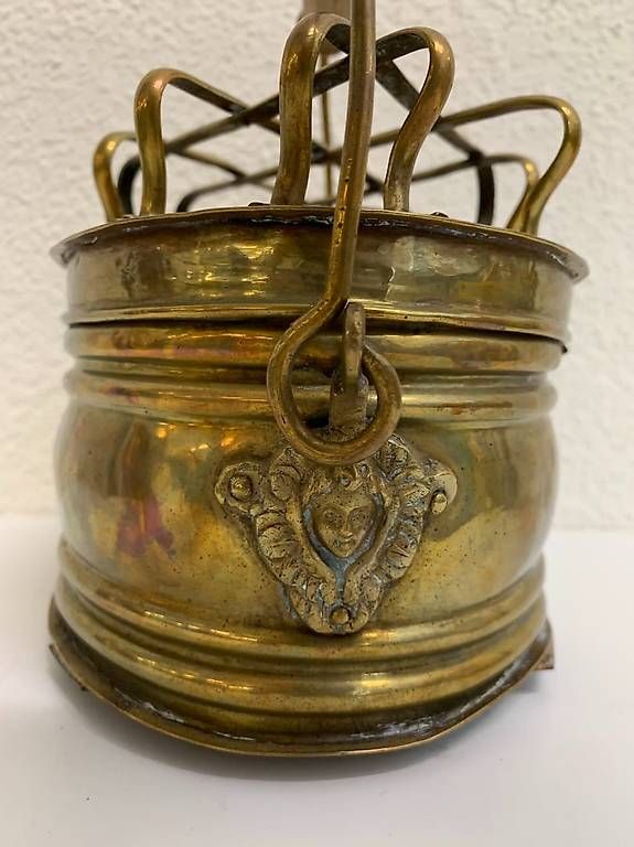 Tutte le decorazioni: Antikes Messing Stövchen Wärmer mit Holzgriff – Usato da Obernau venduto da Arche_Noah_Brocki 3